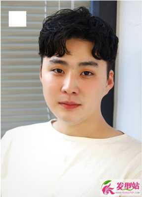 男脸胖适合什么发型（男脸胖适合什么发型好看）