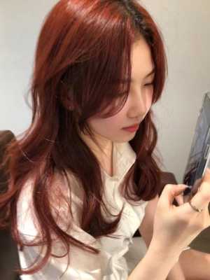 今年流行染什么颜色的头发（今年流行染什么颜色的头发女）