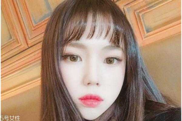脸长的人适合什么刘海（什么脸型的人适合剪空气刘海）