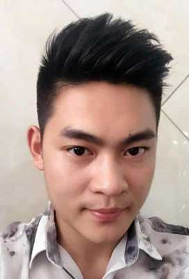 男方形脸适合什么发型（男方形脸适合什么发型好看）
