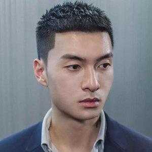 男生剪短发什么发型好看（男生剪短发什么发型好看图片）