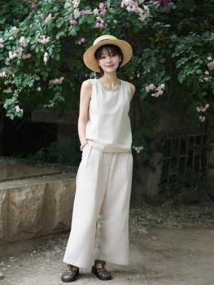 短发怎么搭配衣服（短发适合穿什么风格的衣服）