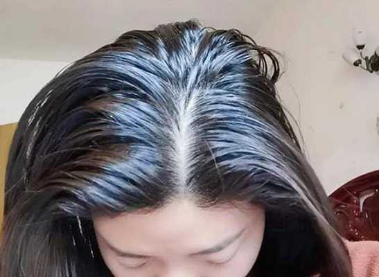 怎么使头发不油（为什么染完头发头发不油了）
