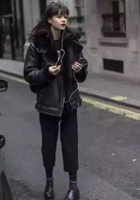 45岁女人穿什么颜色（40岁的男人穿黑色运动鞋好看吗）