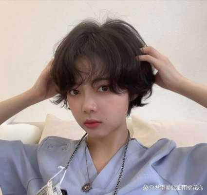 头发适合什么发型女（短发适合烫什么卷，百变清爽时尚风）