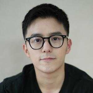 脸小的男生适合什么眼镜（脸小眼睛小的男生适合戴什么眼镜）