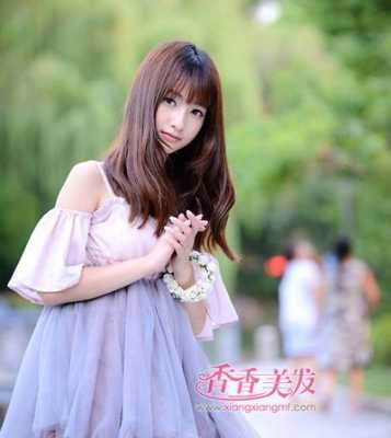 微卷中长发怎么卷（直发发梢微卷如何打）