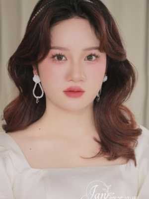 圆脸适合什么妆（圆形脸适合什么妆容）