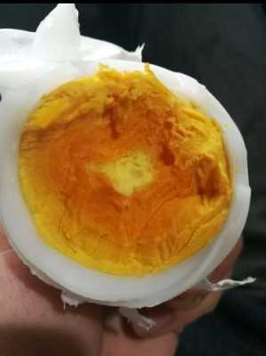 鹅蛋煮出来是什么颜色（鹅蛋煮出来是什么颜色的图片）