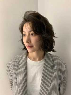头发多，脸大，做什么发型好看,脸大的人适合什么样的发型女