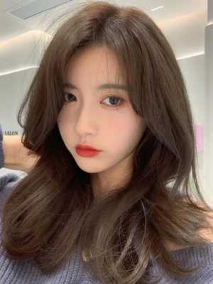 头发多，脸大，做什么发型好看,脸大的人适合什么样的发型女