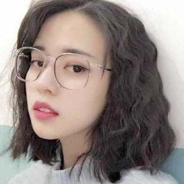 齐肩发怎么卷好看（齐肩短发怎么卷）