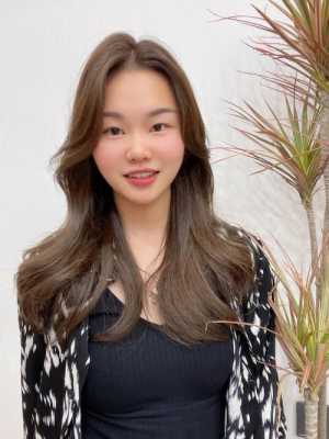 40多岁女人直发上什么色好看,直发适合什么颜色显皮肤白