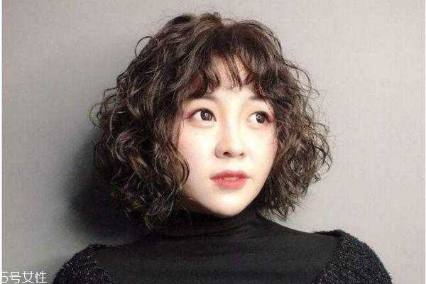 怎么样卷头发（怎么样头发才能卷）