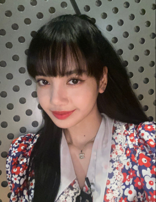 铁刘海什么意思（lisa的铁刘海是怎么弄的）