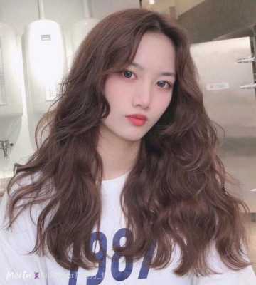 现在流行什么烫发女（现在流行什么烫发女发型）