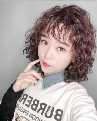 现在流行什么烫发女（现在流行什么烫发女发型）