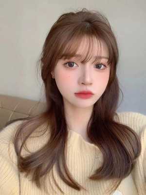 什么颜色的发色显年轻（2023发色流行色是什么颜色）