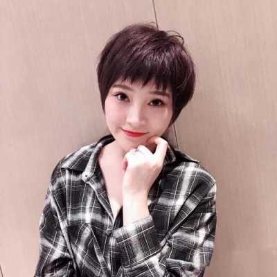 胖圆脸剪什么短发好看（胖脸型的中年妇女适合什么样的短发）
