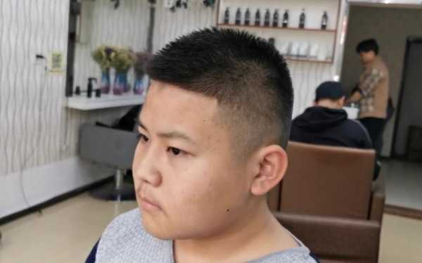 脸大的男生剪寸头合适吗,男生宽脸适合什么发型图片