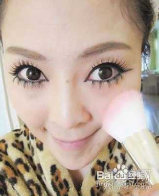 化妆怎么让眼睛变大（怎样让眼睛变大，我是个13岁女孩儿）