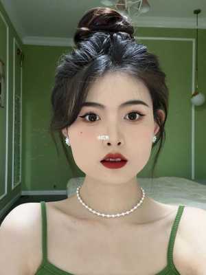 方脸怎么化妆显脸小（方圆脸小眼睛适合什么妆容）