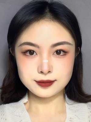 方脸怎么化妆显脸小（方圆脸小眼睛适合什么妆容）
