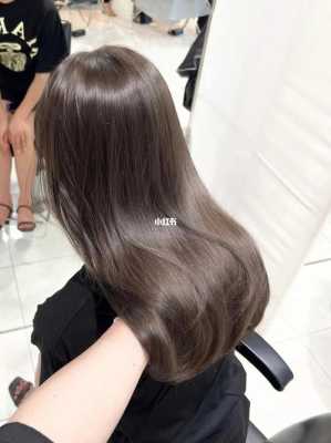 想染头发，不知道栗棕，咖啡，巧克力色那个更好看些,染什么头发颜色显皮肤白一点