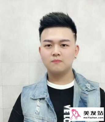 大脸男适合什么发型（大脸男适合什么发型短发图片）