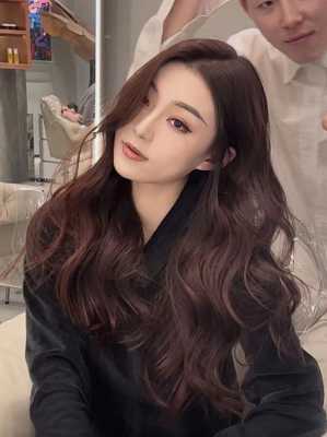今年流行什么颜色的发型（今年流行什么颜色的发型图片女）