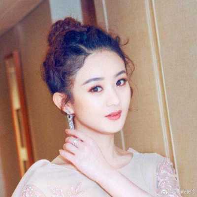 赵丽颖的丸子头怎么扎（赵丽颖的丸子头怎么扎好看）