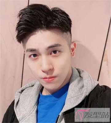 皮肤黑穿什么颜色显白,肤色黑染什么颜色头发显白男