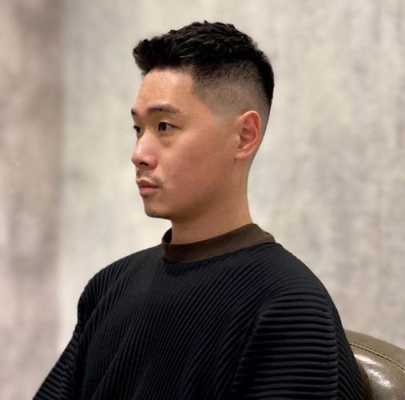 男生硬发质适合什么发型（男生硬发质适合什么发型）