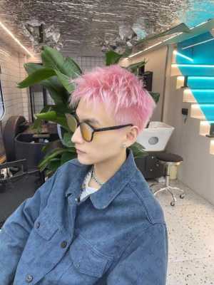 头发染什么颜色好看男生（头发染什么颜色好看男生图片）