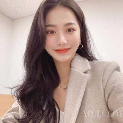 颧骨高下巴尖是什么脸型（颧骨高下巴尖是什么脸型适合什么发型）