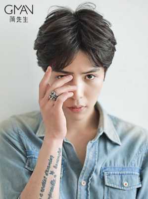 男中分怎么剪（男生中分怎么弄）