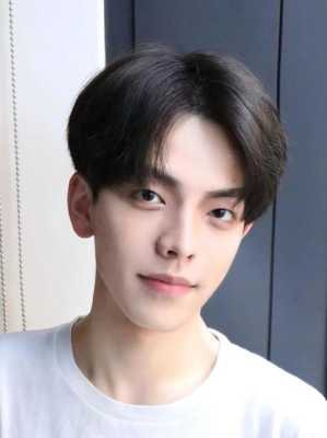 男中分怎么剪（男生中分怎么弄）