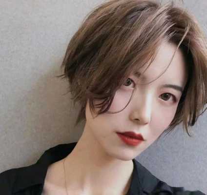 颧骨高的女人适合什么发型（颧骨高发际线高适合什么发型）