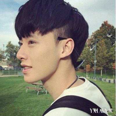 倒三角脸型男生帅吗,倒三角脸型适合什么发型男生