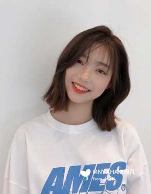 脸型小的女生适合什么发型（脸型小的女生适合什么发型短发）
