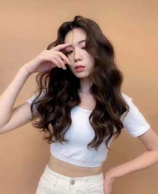 有什么发型女（女生烫发发型什么好看时尚烫发染发让你更有魅力）
