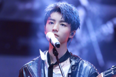 王俊凯头发是什么发型（tfboys蓝色头发叫什么）