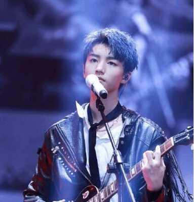 王俊凯头发是什么发型（tfboys蓝色头发叫什么）