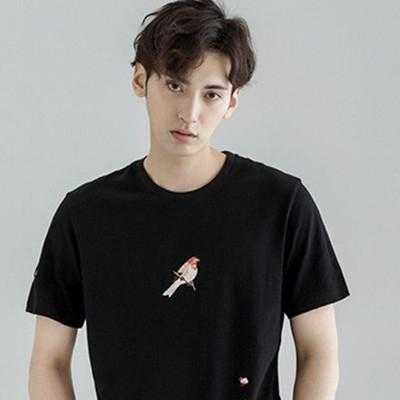 眼睛小留什么发型（眼小脸大的男生适合什么发型）