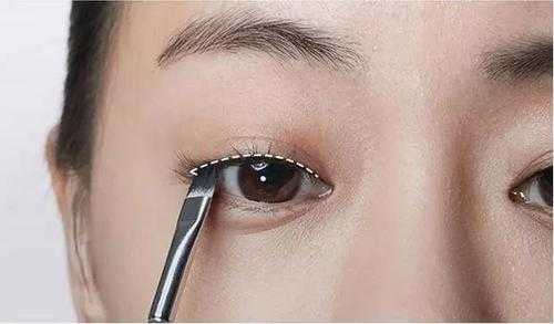 怎么涂眼睫毛（怎么涂眼睫毛）