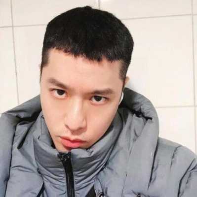 发量少适合的头饰,头发少理什么发型好看男