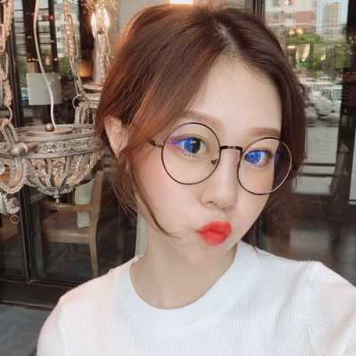 急！小眼睛适合带什么眼镜好看？大框还是小框？圆的还是方的,