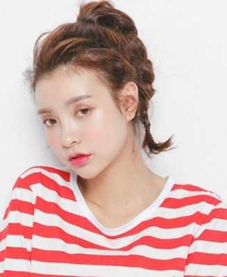 马尾怎么扎显脸小（马尾怎么扎显脸小女生）
