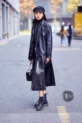 皮夹克内搭穿什么好,女士皮衣里面搭配什么衣服好看