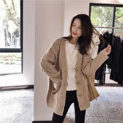 毛线开衫怎么搭配（毛线开衫内搭什么衣服）